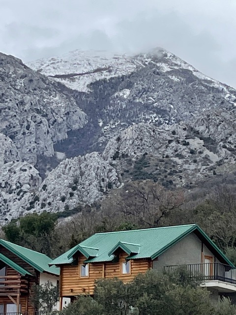 the cottage below the mountain